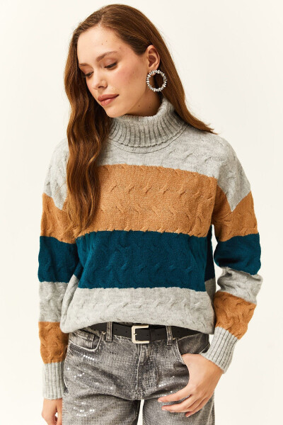 Women's Gray Cable Knit Sweater with Hairline Stripes and Soft Texture - 3