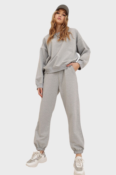 Women's Gray Crew Neck Elastic Waist and Cuff Two-Thread Basic Tracksuit ALC-507-669-001 - 1