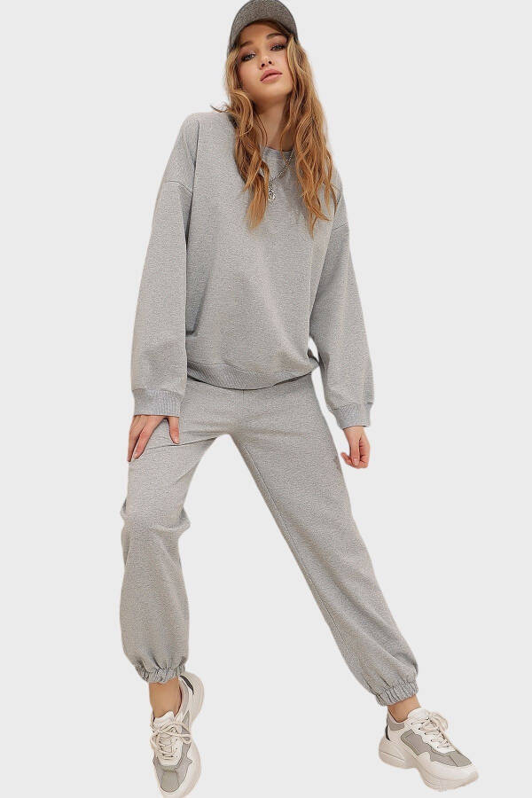 Women's Gray Crew Neck Elastic Waist and Cuff Two-Thread Basic Tracksuit ALC-507-669-001 - 2