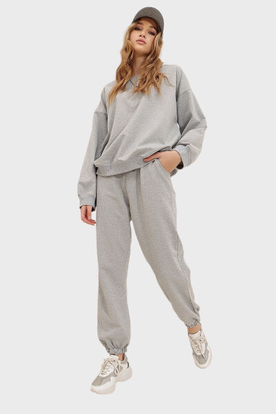 Women's Gray Crew Neck Elastic Waist and Cuff Two-Thread Basic Tracksuit ALC-507-669-001 - 4