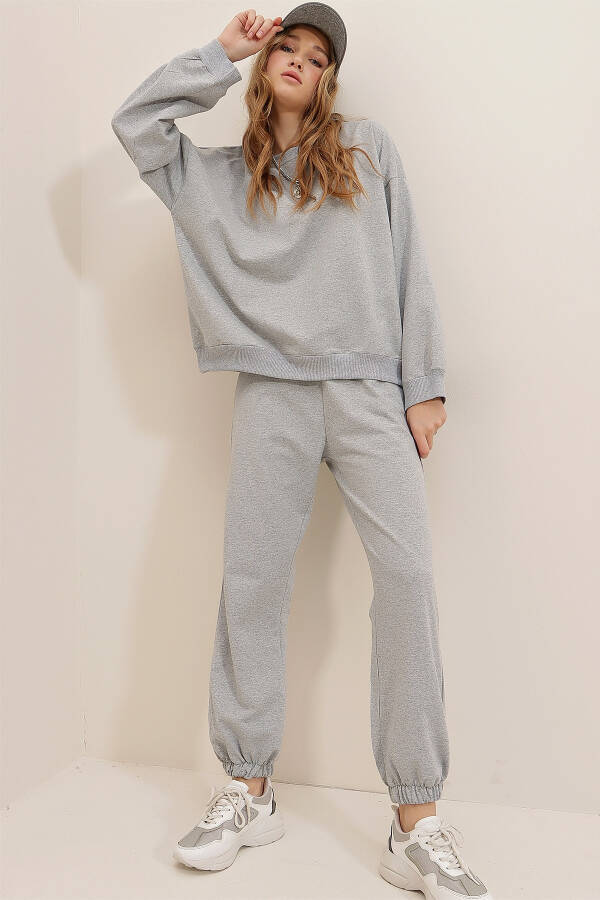 Women's Gray Crew Neck Elastic Waist and Cuff Two-Thread Basic Tracksuit ALC-507-669-001 - 9