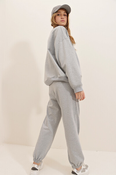 Women's Gray Crew Neck Elastic Waist and Cuff Two-Thread Basic Tracksuit ALC-507-669-001 - 12