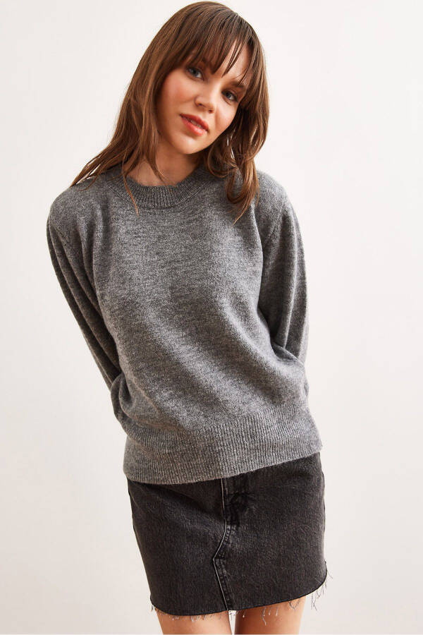 Women's Gray Crewneck Soft Textured Basic Knitted Sweater KZK-19000845 - 1