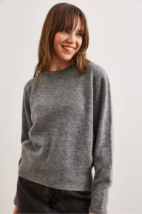 Women's Gray Crewneck Soft Textured Basic Knitted Sweater KZK-19000845 - 3