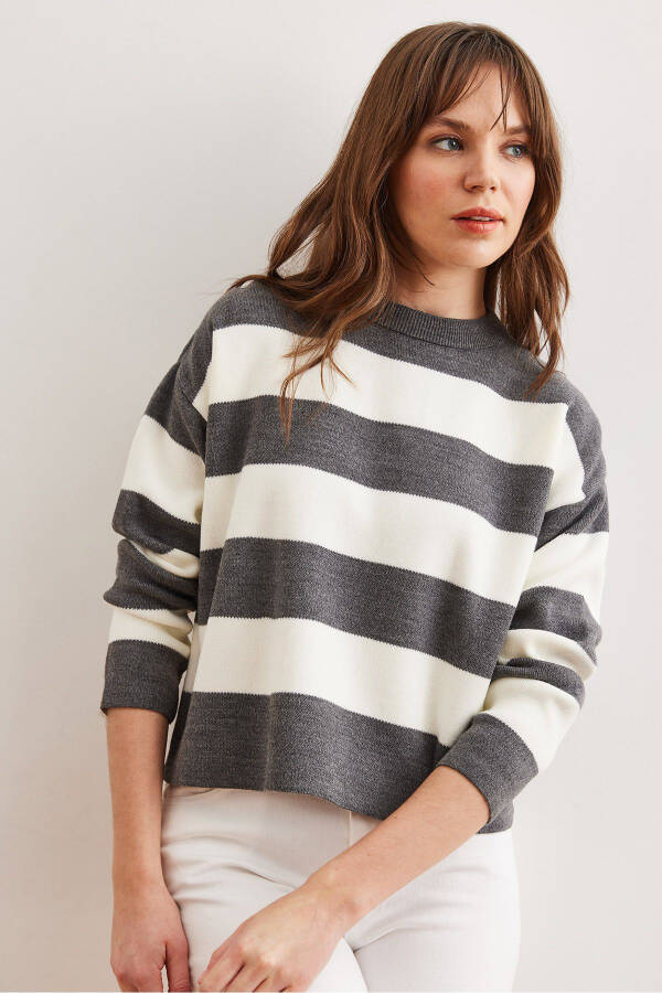 Women's Gray Crewneck Striped Sweater - 3