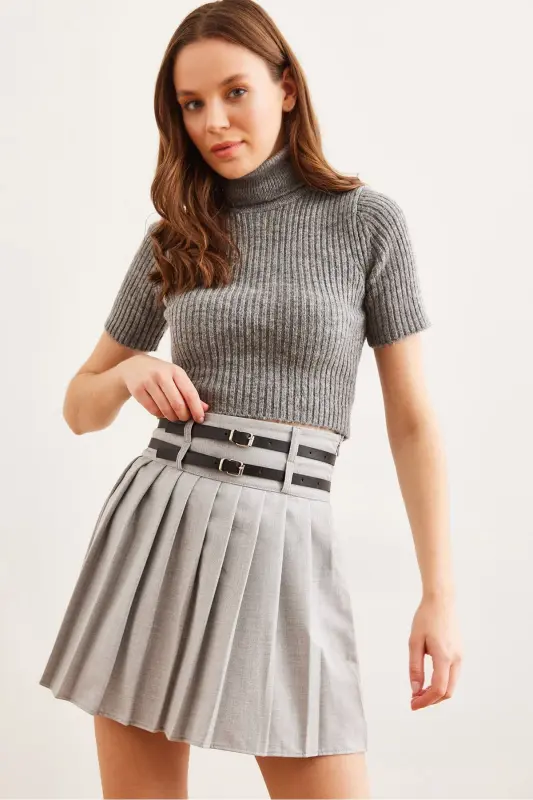 Women's Gray Double Buckled Pleated Mini Woven Skirt ETK - OLALOOK
