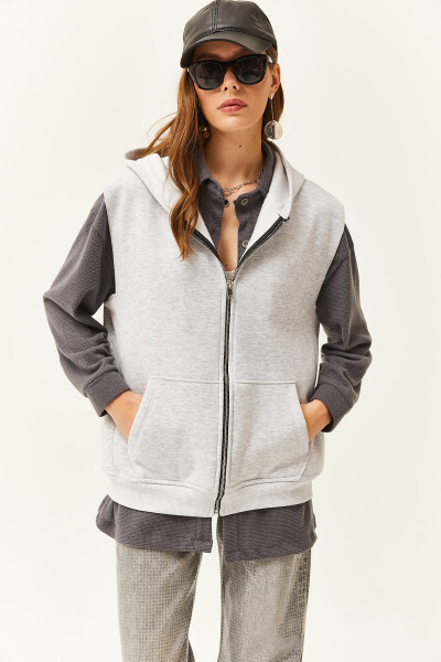 Women's Gray Melange Kangaroo Pocket Hooded Fleece Oversized Vest - 1