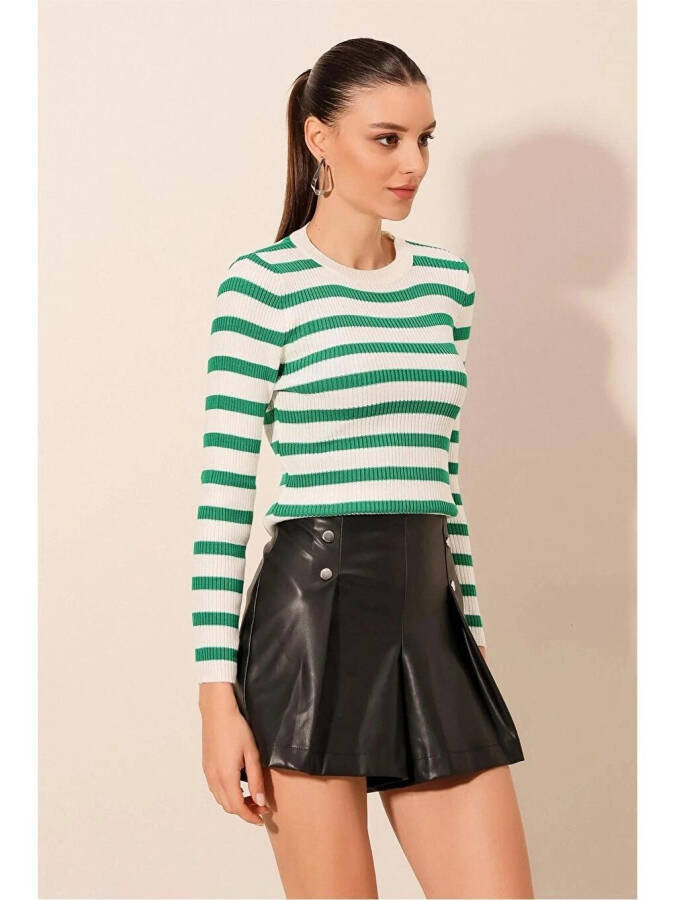 Women's Green Striped Turtleneck Knit Sweater - 7