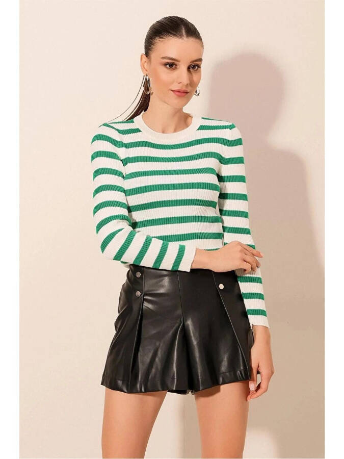 Women's Green Striped Turtleneck Knit Sweater - 8