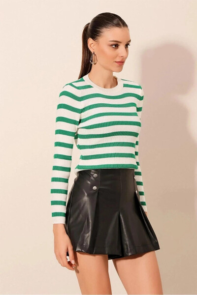 Women's Green Striped Turtleneck Knit Sweater - 12