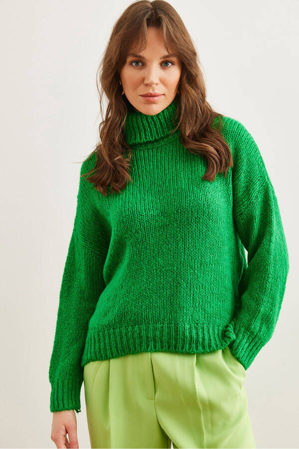 Women's Green Turtleneck Soft Textured Chunky Knit Sweater KZK-19000936 - 2