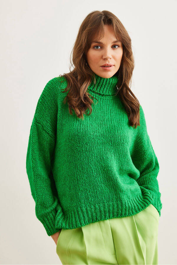 Women's Green Turtleneck Soft Textured Chunky Knit Sweater KZK-19000936 - 3