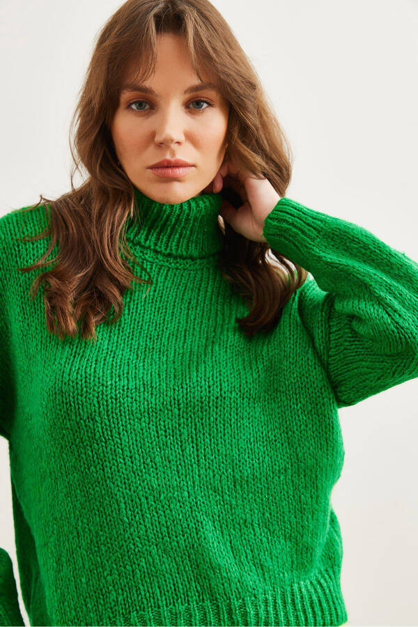 Women's Green Turtleneck Soft Textured Chunky Knit Sweater KZK-19000936 - 5