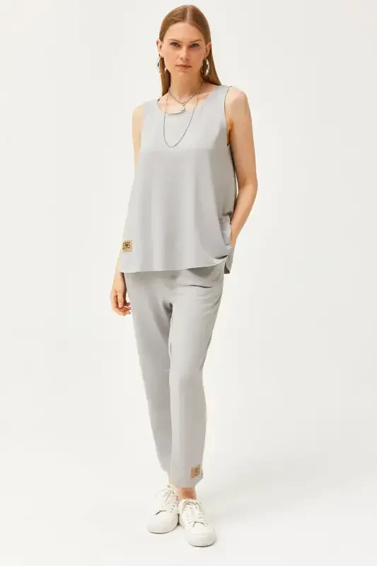 Women's Grey Sleeveless Relaxed Fit Blouse Set with Crystal Jewelry - OLALOOK