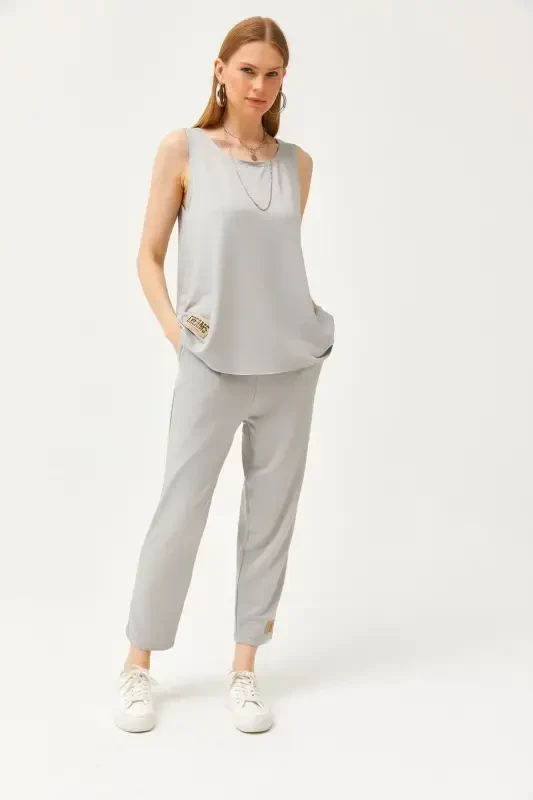Women's Grey Sleeveless Relaxed Fit Blouse Set with Crystal Jewelry - 3