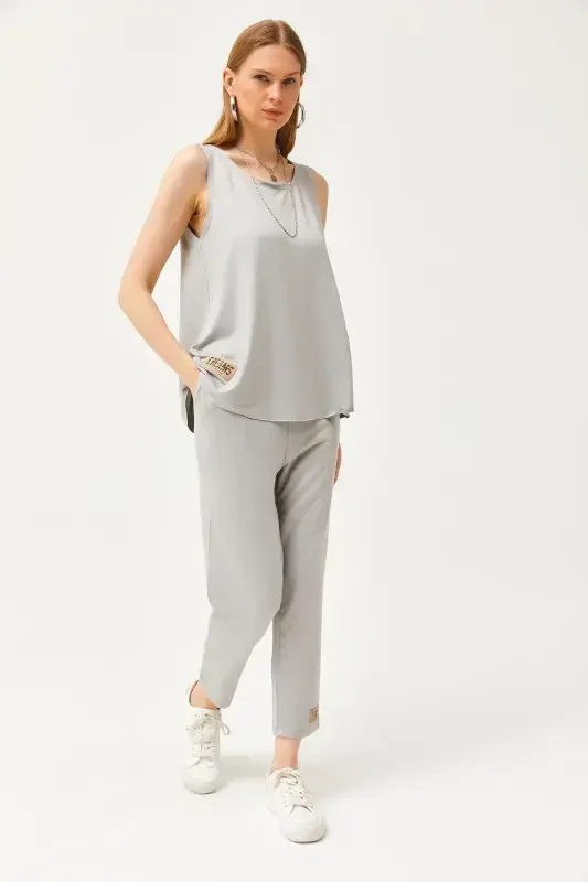Women's Grey Sleeveless Relaxed Fit Blouse Set with Crystal Jewelry - 4