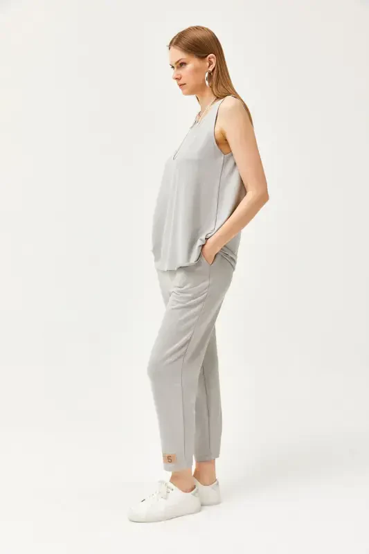 Women's Grey Sleeveless Relaxed Fit Blouse Set with Crystal Jewelry - 5