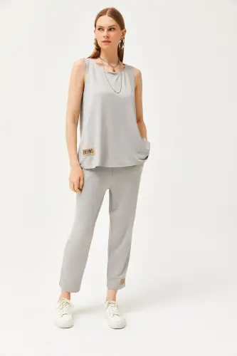 Women's Grey Sleeveless Relaxed Fit Blouse Set with Crystal Jewelry - 2