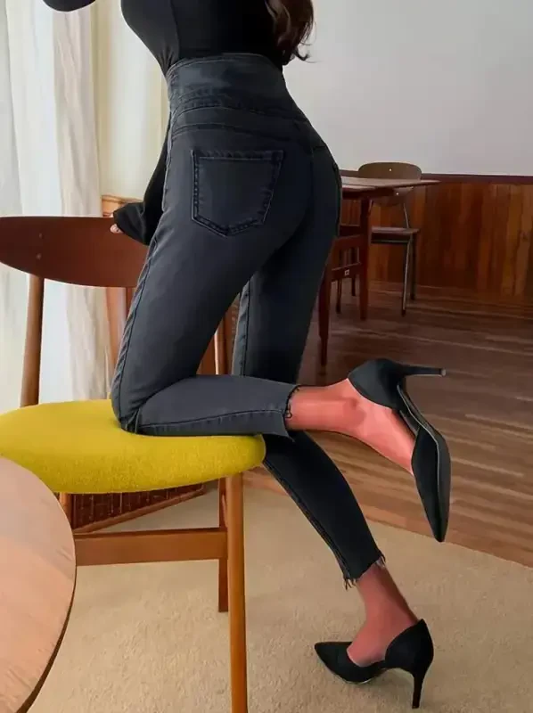 Women's High Waist Front Buttoned Pocketed Jeans - 2