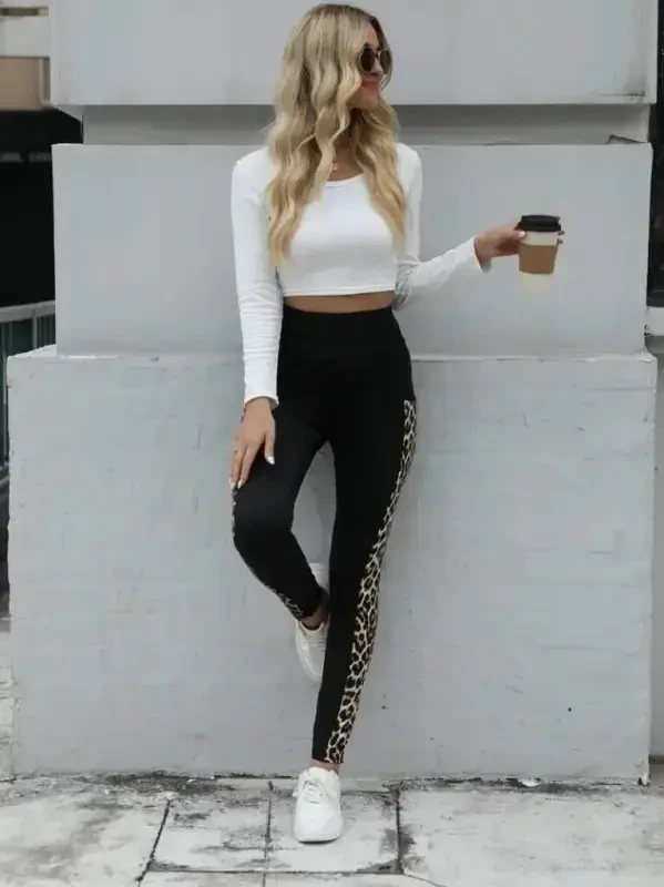 Women's High Waist Pocket Detailed Leopard Print Scuba Leggings - 3