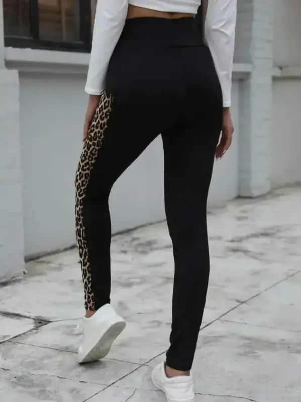 Women's High Waist Pocket Detailed Leopard Print Scuba Leggings - 6