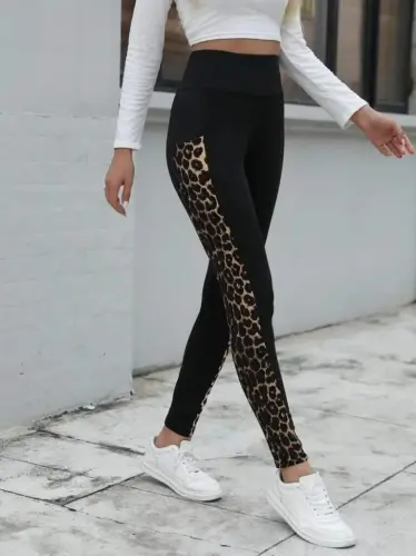 Women's High Waist Pocket Detailed Leopard Print Scuba Leggings - 3