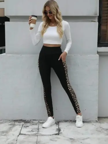 Women's High Waist Pocket Detailed Leopard Print Scuba Leggings - 6