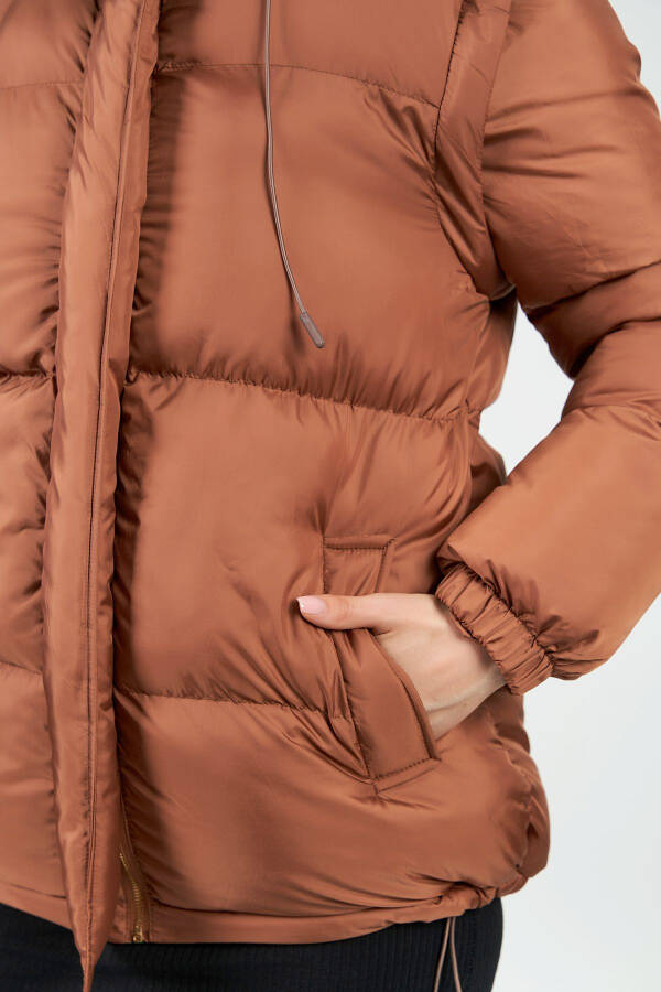 Women's Hooded Zipper Closure Elastic Sleeve Elastic Waist Regular Short Puffer Jacket - 5