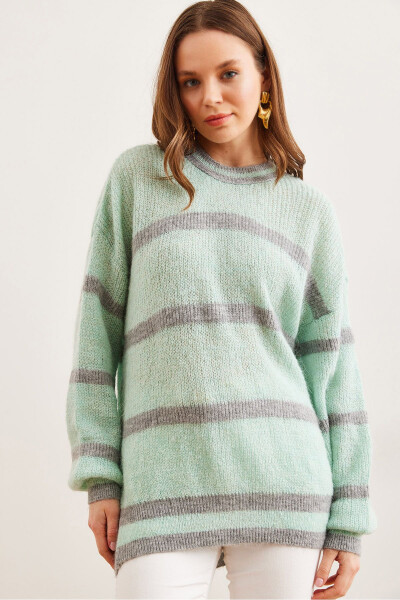 Women's Ice Blue Striped Crew Neck Knitted Sweater KZK-19000916 - OLALOOK