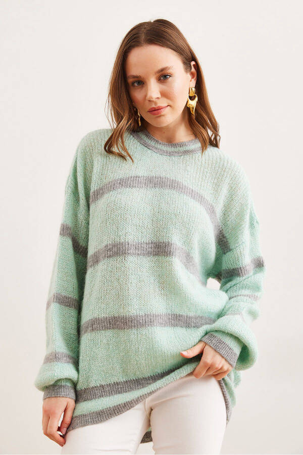 Women's Ice Blue Striped Crew Neck Knitted Sweater KZK-19000916 - 2
