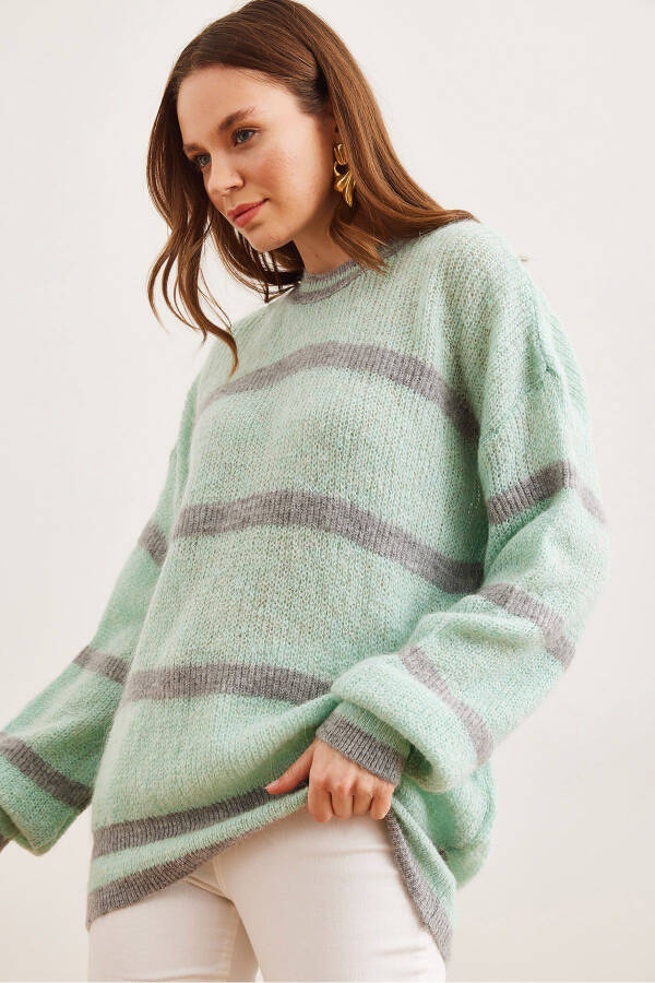 Women's Ice Blue Striped Crew Neck Knitted Sweater KZK-19000916 - 3