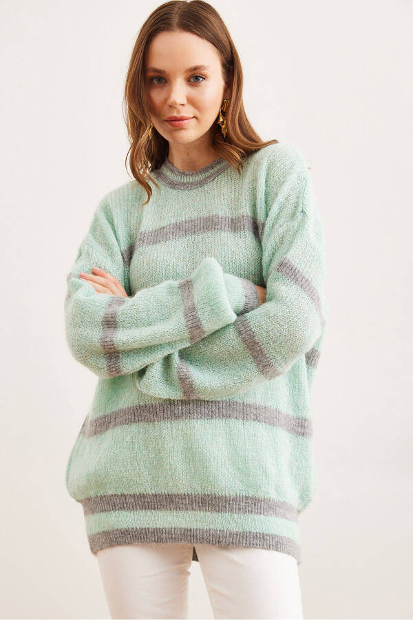 Women's Ice Blue Striped Crew Neck Knitted Sweater KZK-19000916 - 4