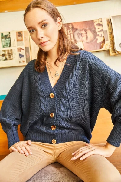 Women's Indigo Chunky Cable Knit Cardigan HRK-19000082 - OLALOOK