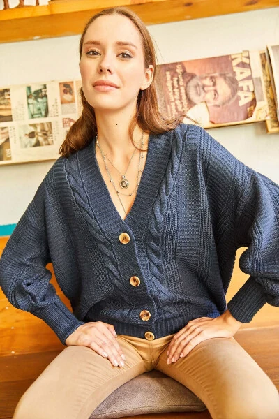 Women's Indigo Chunky Cable Knit Cardigan HRK-19000082 - OLALOOK (1)