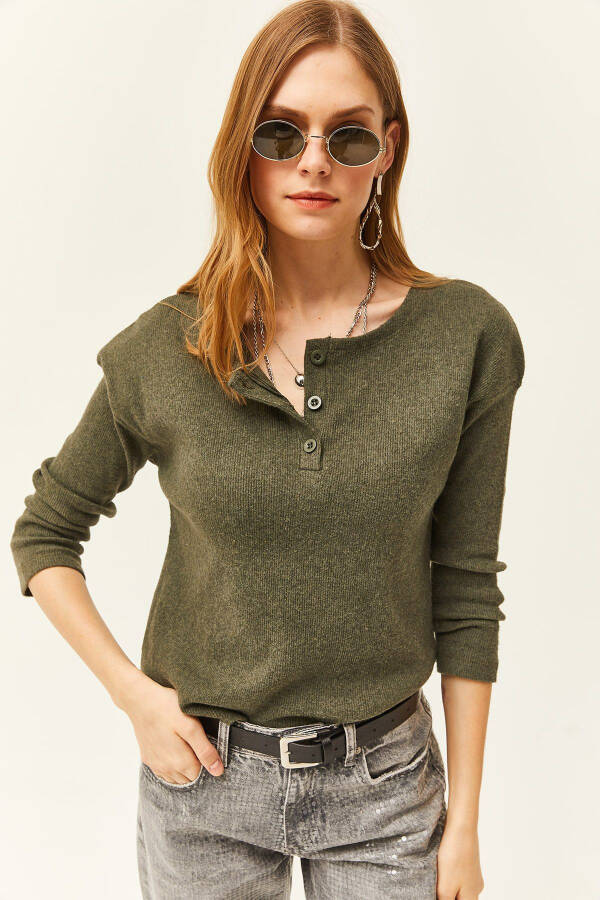 Women's Khaki Button Down Tartan Relaxed Sweater KZK-19000721 - 4