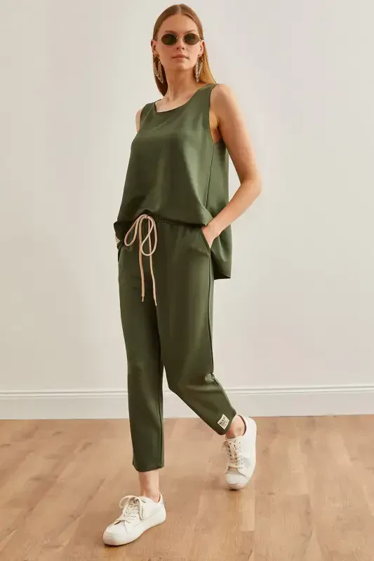 Women's Khaki Sleeveless Loose Blouse Set with Crystal Jewelry - OLALOOK