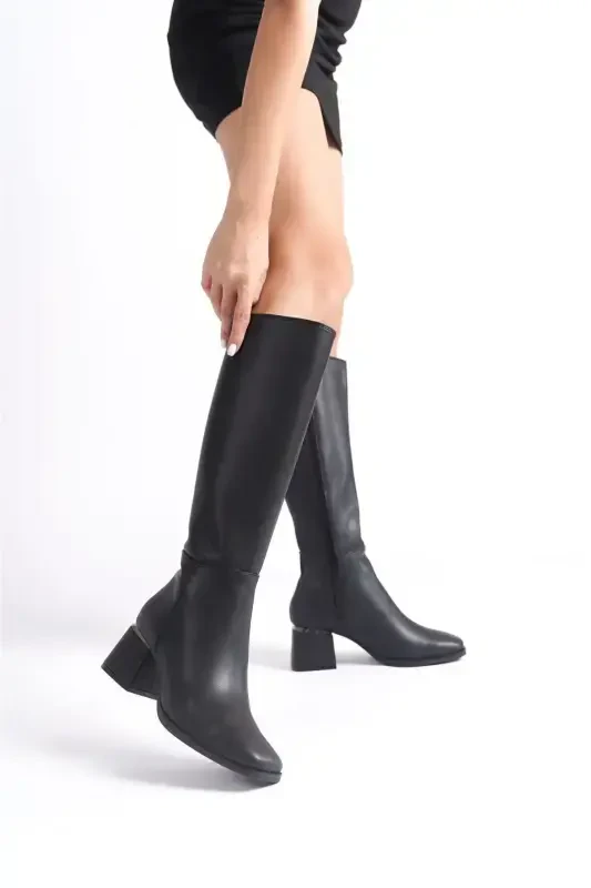 Women's Knee-High Black Heeled Shiny Detailed Zippered Leather Look Long Boot-Black - 2