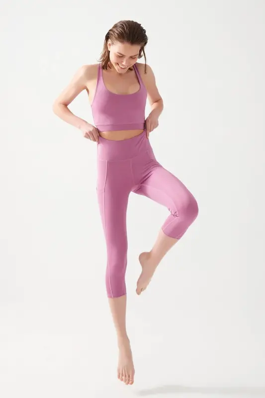 Women's Lavender High Waist Shaping Double Pocket Below Knee Capri Leggings - 4