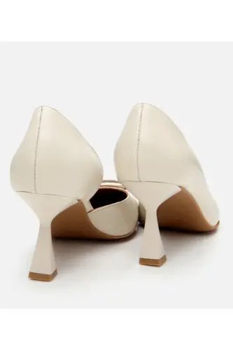 Women's Leather Ecru Mid Heel Stiletto - 6