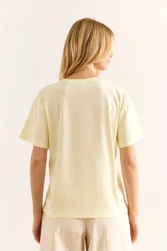 Women's Light Yellow Crew Neck Basic T-Shirt TSH-190 - OLALOOK (1)