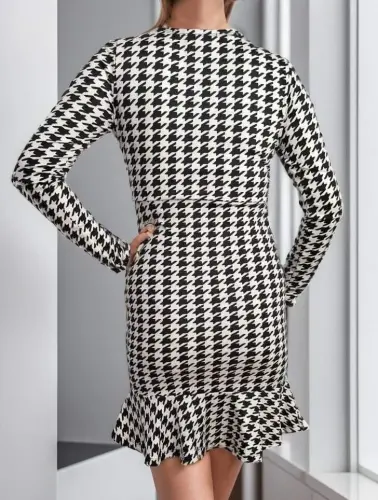 Women's Long Sleeve Crossover Neck Houndstooth Micro Mini Dress - 8