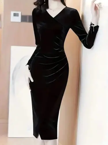 Women's Long Sleeve Crossover V-Neck Side Ruched Front Overlap Detailed Midi Velvet Dress - 3