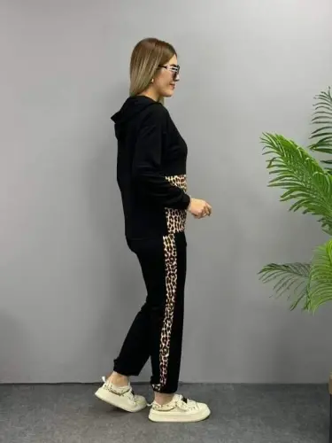 Women's Long Sleeve Leopard Detail Sweat And Side Leopard Stripe Detail Pants Set - 7