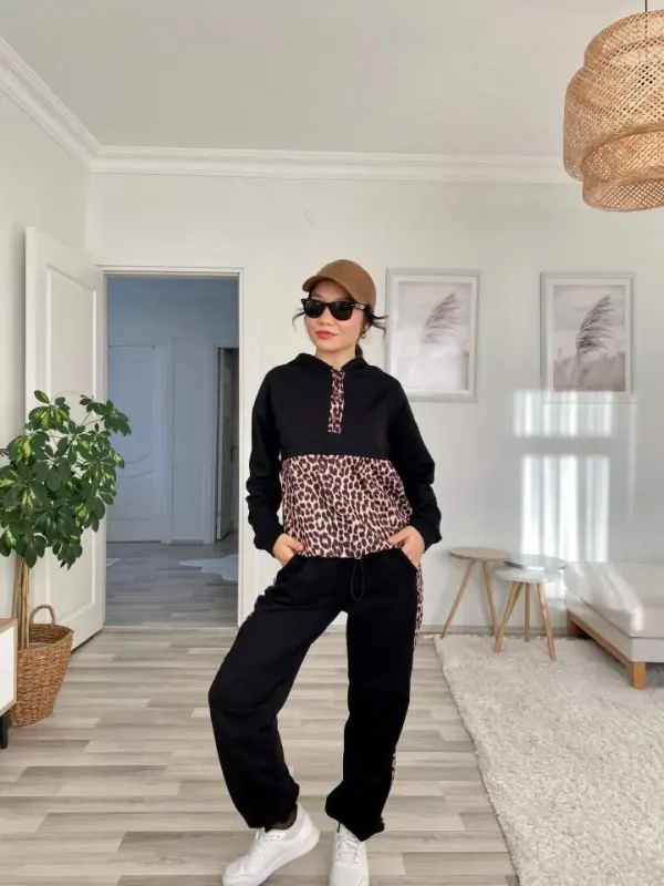 Women's Long Sleeve Leopard Detail Sweatshirt and Side Leopard Striped Detail Pants Two-Piece Set - 3