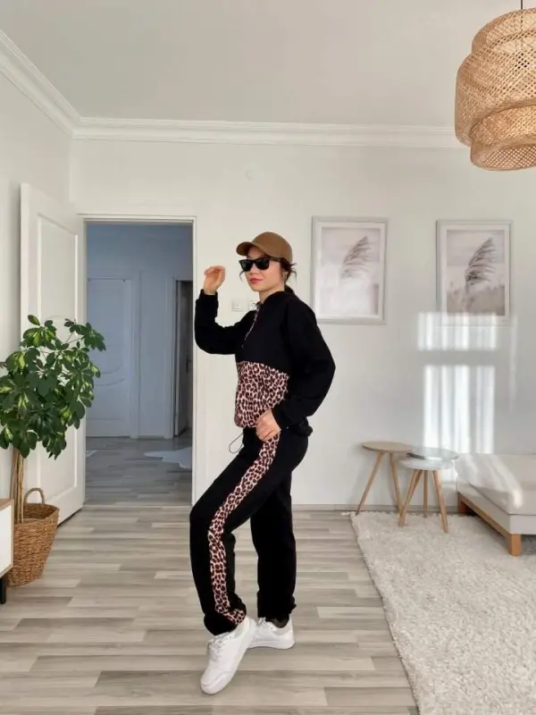 Women's Long Sleeve Leopard Detail Sweatshirt and Side Leopard Striped Detail Pants Two-Piece Set - 5