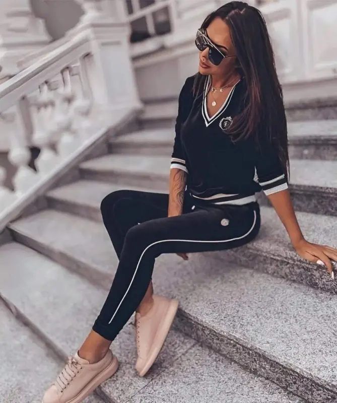 Women's Long Sleeve V Neck Collar And Cuff Ribbed Detail Velvet Set - 3