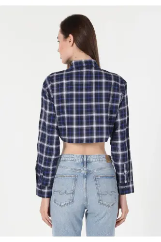 Women's long-sleeved, checkered, navy blue crop shirt. - COLIN'S (1)
