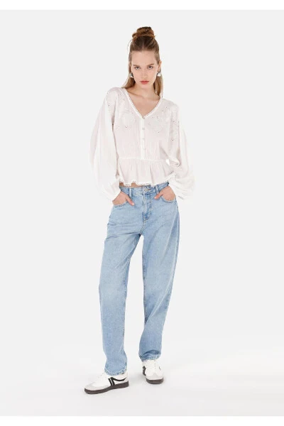 Women's long-sleeved, white, V-neck, regular fit, patterned shirt - 3