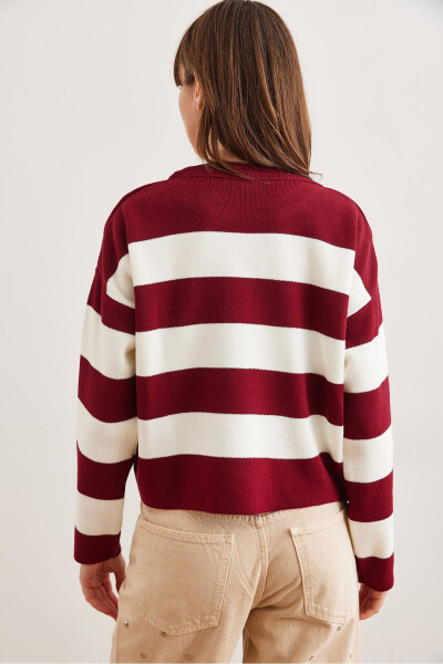 Women's Maroon Crewneck Striped Knit Sweater - 6