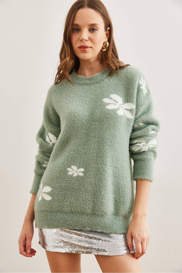 Women's Mint Green Floral Pattern Soft Textured Knitted Sweater KZK-19000900 - 4